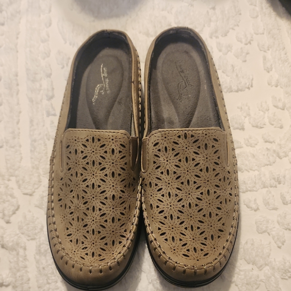 Easy Street Women's Beige Kita Comfort Mules, Size 8, Ballet Flat - Picture 3 of 7